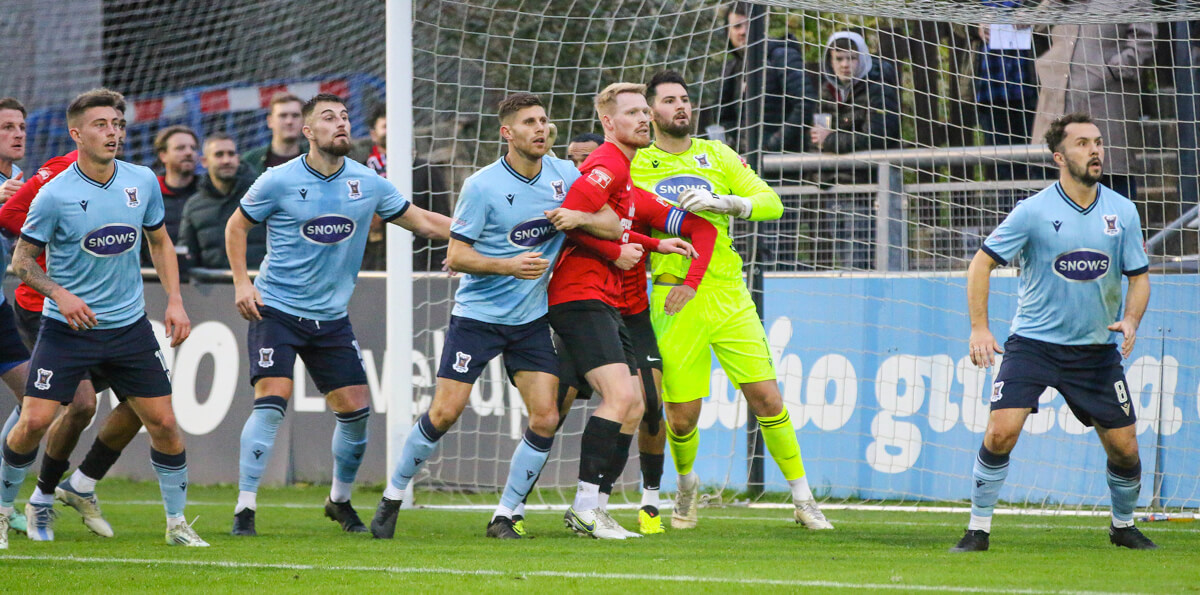 Totton Defend Corner_Lewes vs AFC Totton_FATr2_Sat16Nov2024.jpg