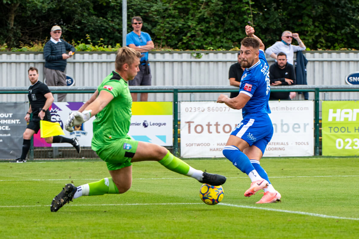 Tony Lee-2_AFC Totton vs Walton-Hersham_SLPDS-01_Sat10Aug2024.jpg