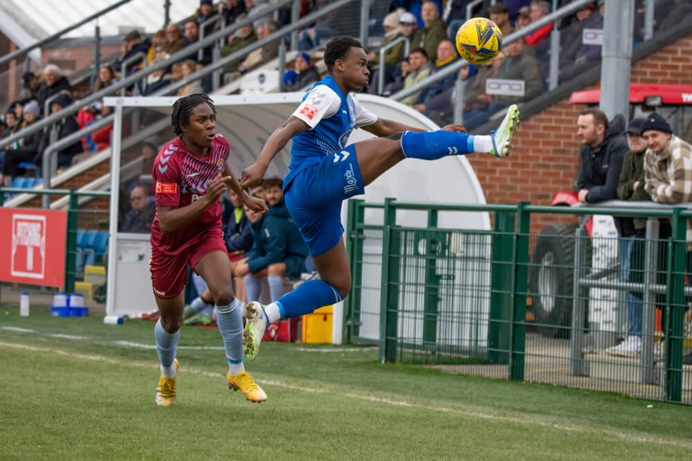 Shaquille Gwengwe-5_AFC Totton vs Mangotsfield United_SLD1S_Sat29Jan22.jpg