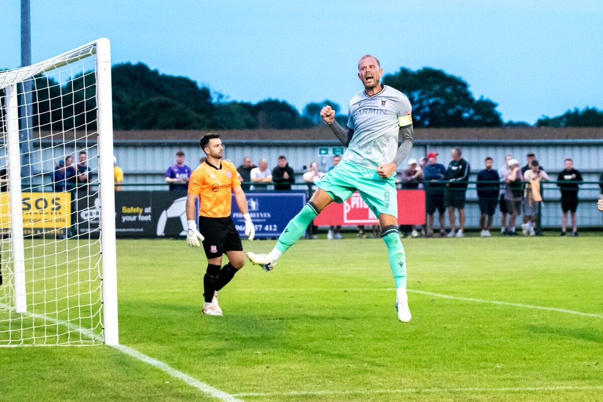 Scott Rendell-1_GOAL CELEBRATION_Sholing 0-3 AFC Totton_Tue13Aug2024.jpg