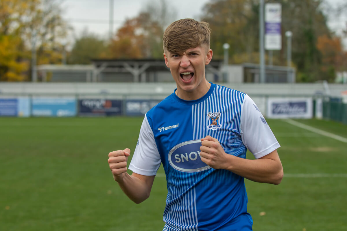 Matty Burrows-10_AFC Totton_Dec2022.jpg