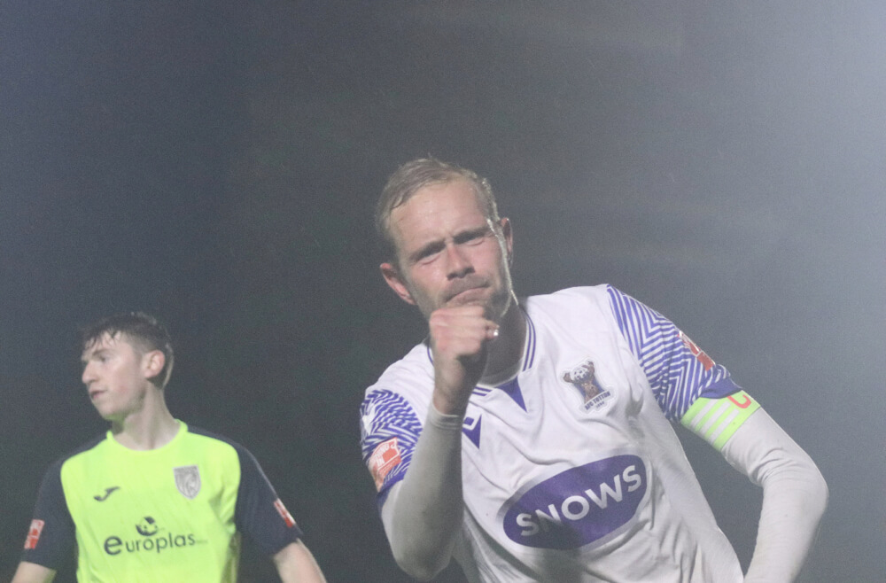 Scott Rendell-1_AFC Totton vs Merthyr Town_FATr1_Tue31Oct2023.jpg